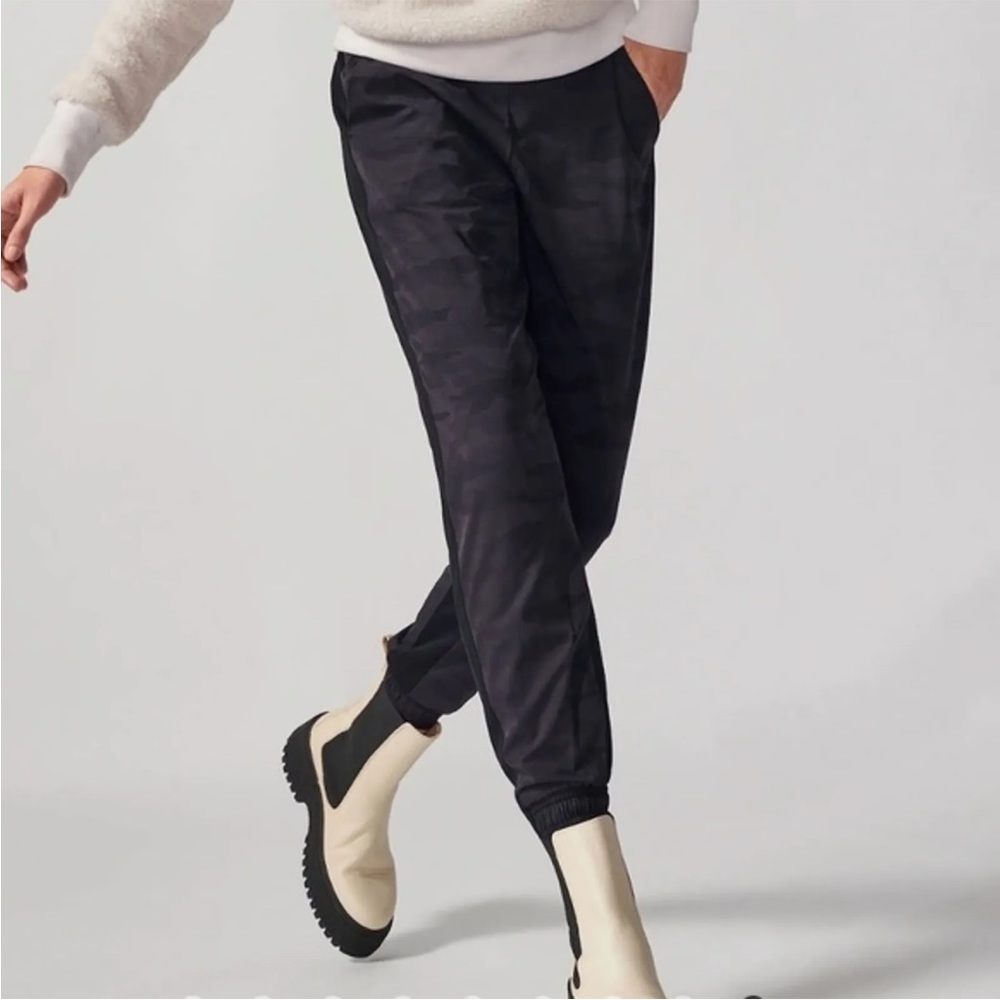 Athleta Brooklyn lined jogger in camo